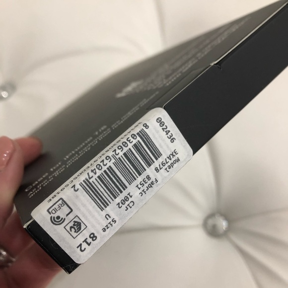 💞SOLD💞Auth Moschino Eyes Logo Print iPhone 7/8 - Picture 3 of 8